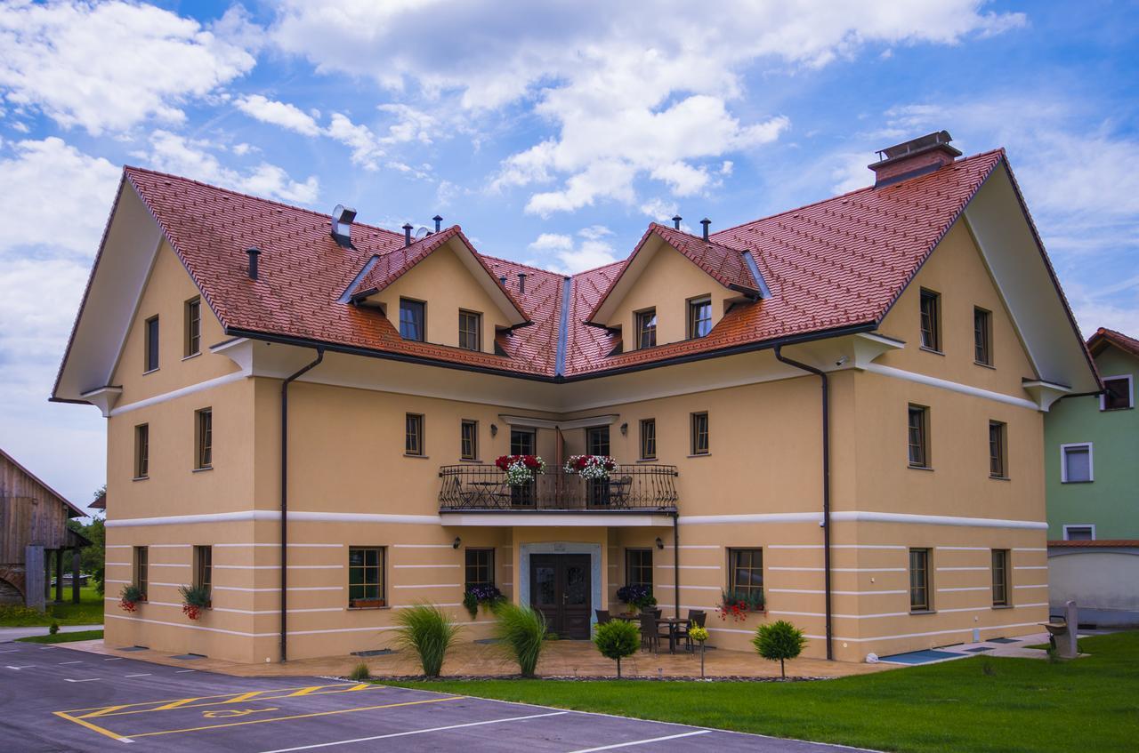 Bed & Breakfast Karun Cerklje na Gorenjskem Luaran gambar